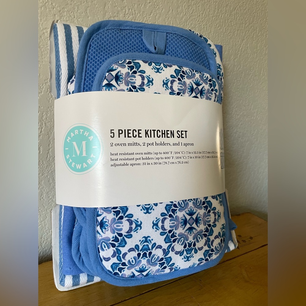 NWT 5 Piece Martha Stewart Kitchen Set Apron, Pot Holder, Gloves